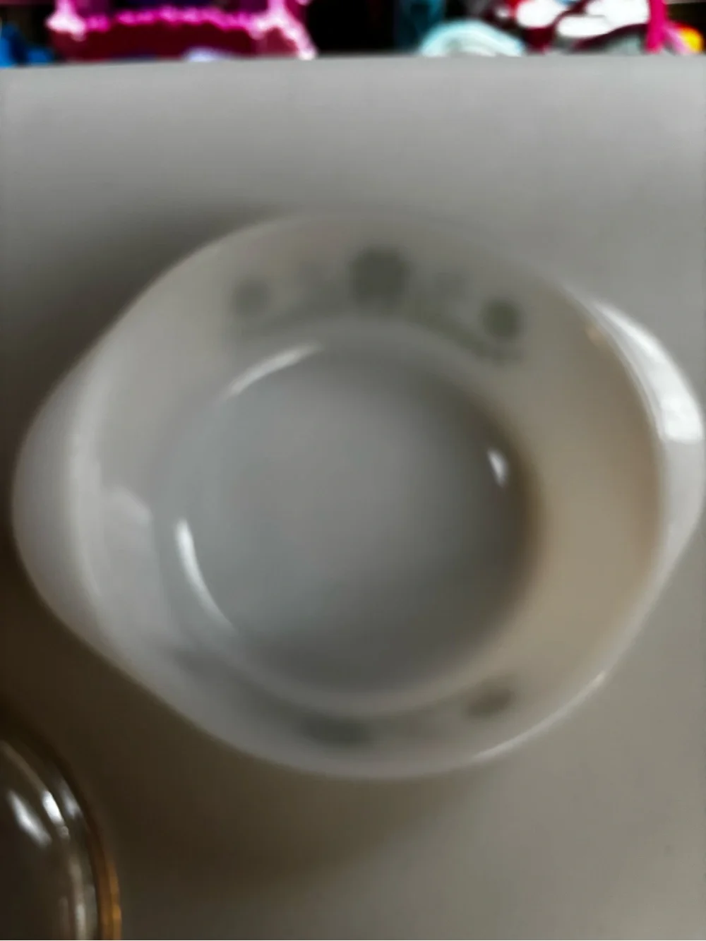 GlasBake Casserole Dish white with Green Daisy  Floral Pattern and lid 2QT J514